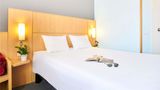 Ibis Como Room