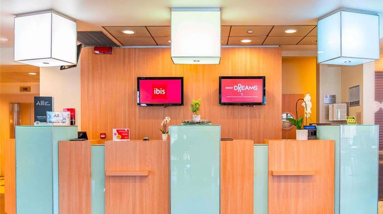 Ibis Como Exterior