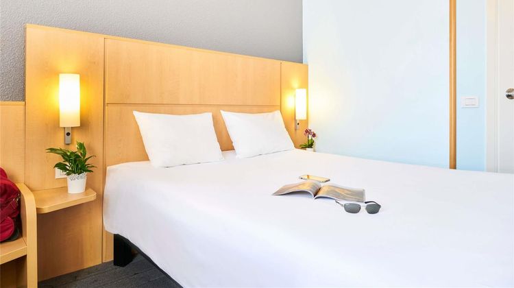 Ibis Como Room