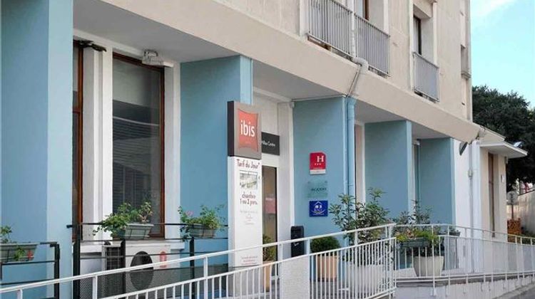 Hotel Ibis Millau Exterior