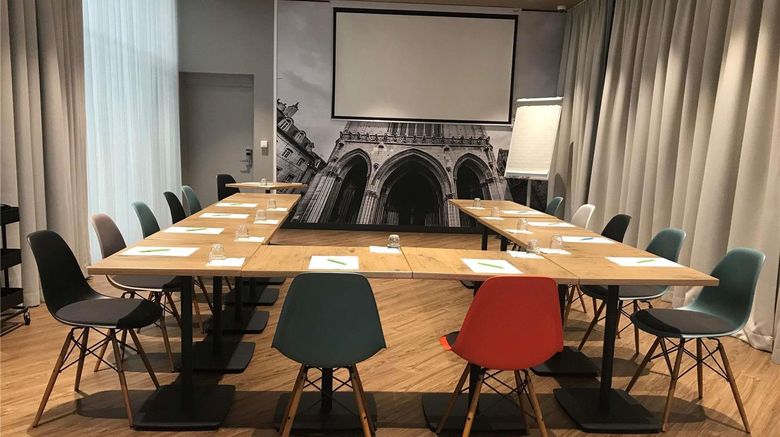<b>Ibis Dijon Centre Clemenceau Meeting</b>. Images powered by <a href="https://iceportal.shijigroup.com/" title="IcePortal" target="_blank">IcePortal</a>.