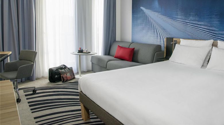 <b>Novotel Le Havre Bassin Vauban Room</b>. Images powered by <a href="https://iceportal.shijigroup.com/" title="IcePortal" target="_blank">IcePortal</a>.