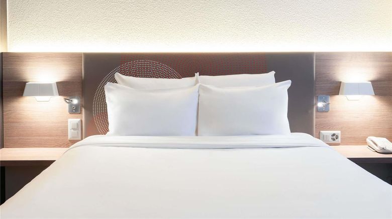 <b>Suite Novotel Geneve Room</b>. Images powered by <a href="https://iceportal.shijigroup.com/" title="IcePortal" target="_blank">IcePortal</a>.