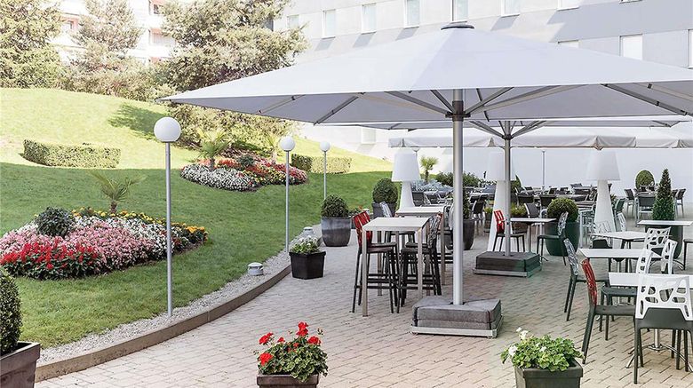 <b>Suite Novotel Geneve Restaurant</b>. Images powered by <a href="https://iceportal.shijigroup.com/" title="IcePortal" target="_blank">IcePortal</a>.