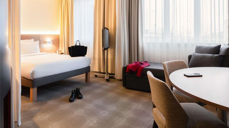 <b>Suite Novotel Geneve Room</b>. Images powered by <a href="https://iceportal.shijigroup.com/" title="IcePortal" target="_blank">IcePortal</a>.