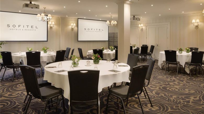 <b>Sofitel Queenstown Hotel & Spa Meeting</b>. Images powered by <a href="https://iceportal.shijigroup.com/" title="IcePortal" target="_blank">IcePortal</a>.