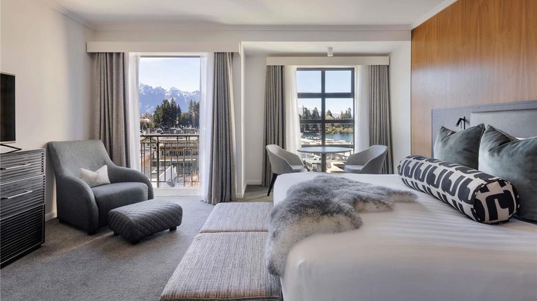 <b>Sofitel Queenstown Hotel & Spa Suite</b>. Images powered by <a href="https://iceportal.shijigroup.com/" title="IcePortal" target="_blank">IcePortal</a>.