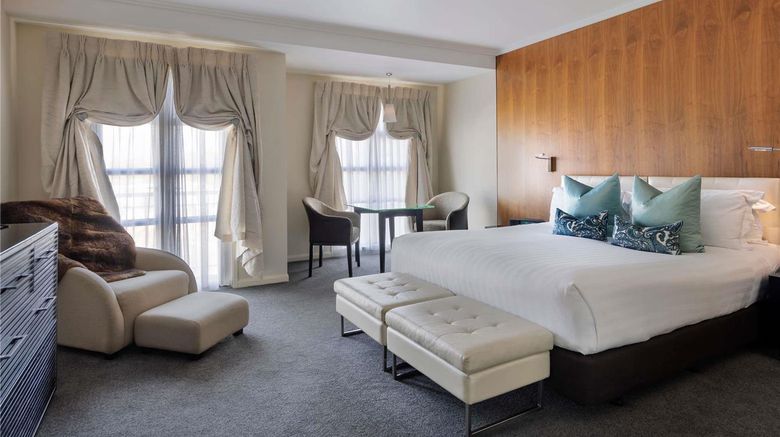 <b>Sofitel Queenstown Hotel & Spa Room</b>. Images powered by <a href="https://iceportal.shijigroup.com/" title="IcePortal" target="_blank">IcePortal</a>.