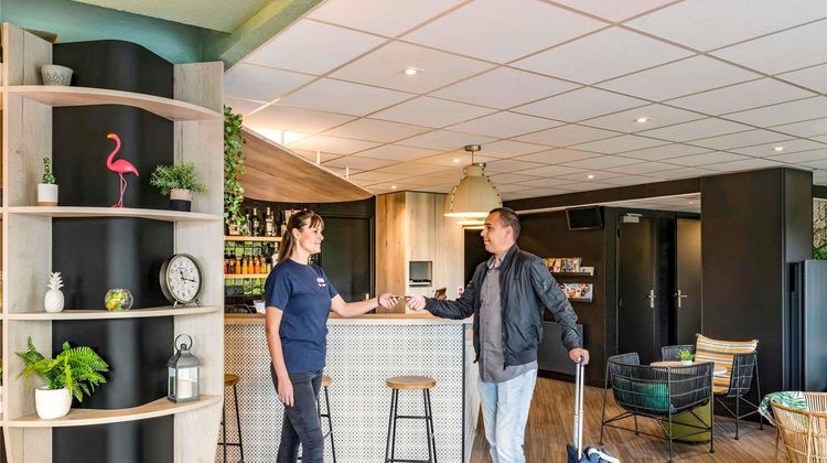 Ibis Creil Sur Oise Exterior