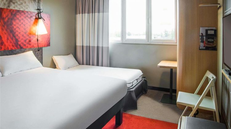 Hotel Ibis Tarbe Room
