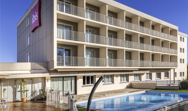 Hotel Ibis Tarbe Exterior
