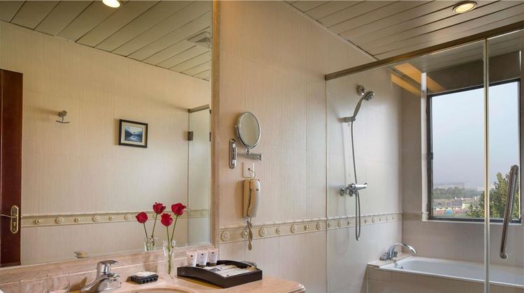 Grand Mercure on Renmin Square Room