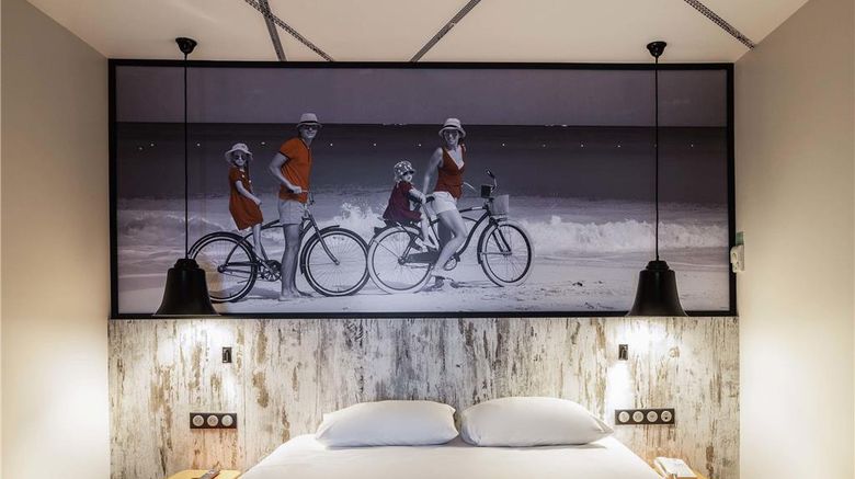 <b>Ibis Dinan Room</b>. Images powered by <a href="https://iceportal.shijigroup.com/" title="IcePortal" target="_blank">IcePortal</a>.
