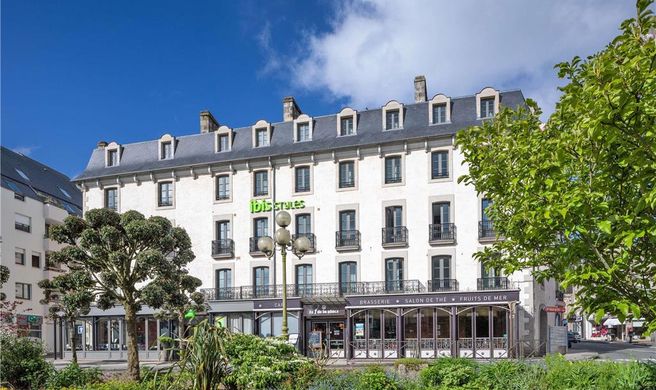 Ibis Dinan Exterior
