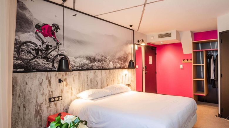 <b>Ibis Dinan Room</b>. Images powered by <a href="https://iceportal.shijigroup.com/" title="IcePortal" target="_blank">IcePortal</a>.