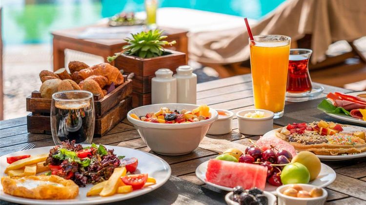 Novotel Istanbul Pool