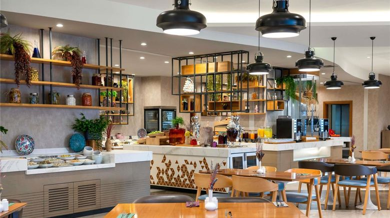 <b>Novotel Istanbul Restaurant</b>. Images powered by <a href="https://iceportal.shijigroup.com/" title="IcePortal" target="_blank">IcePortal</a>.