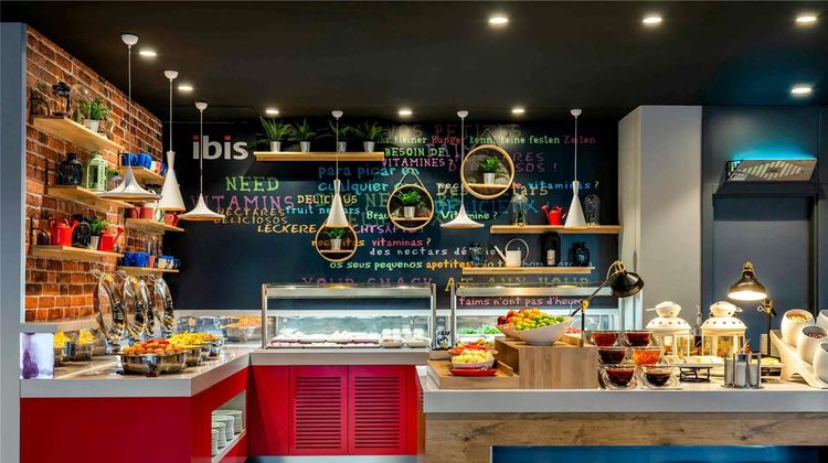 Ibis Istanbul Exterior