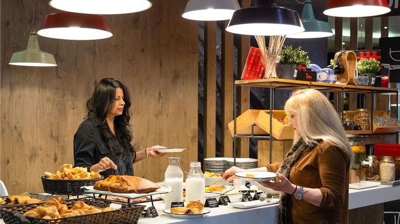 <b>Ibis Bilbao Centro Restaurant</b>. Images powered by <a href="https://iceportal.shijigroup.com/" title="IcePortal" target="_blank">IcePortal</a>.