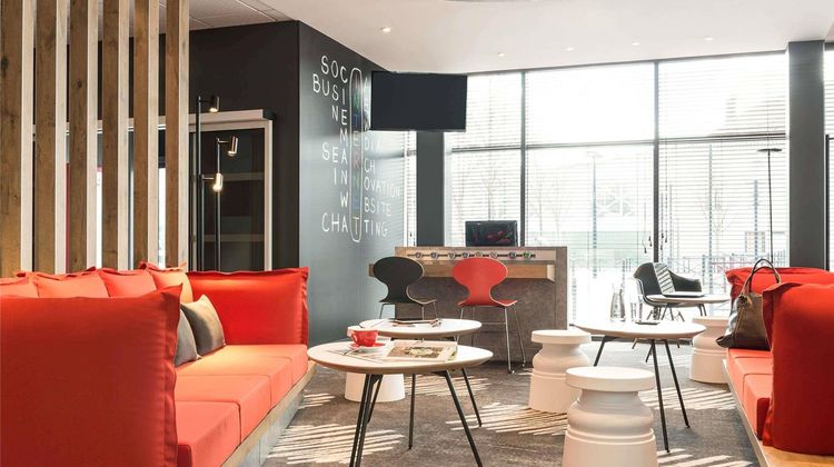 Ibis Bordeaux Bastide Exterior