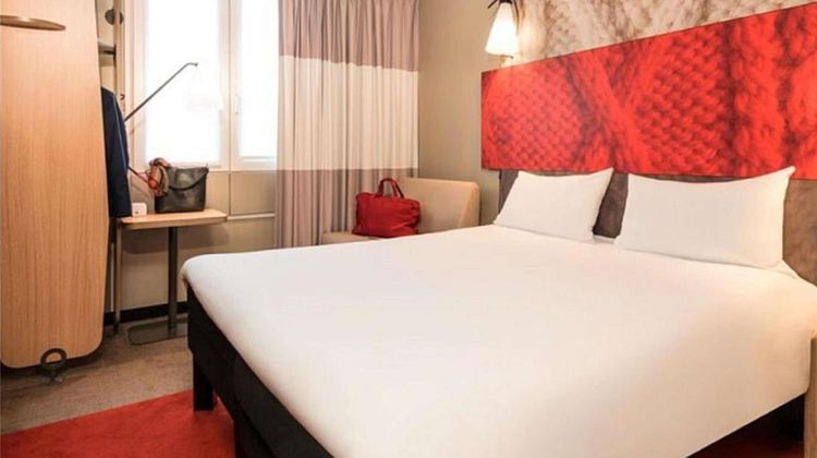 Ibis Bordeaux Bastide Room