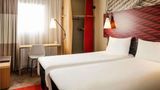 Ibis Bordeaux Bastide Room