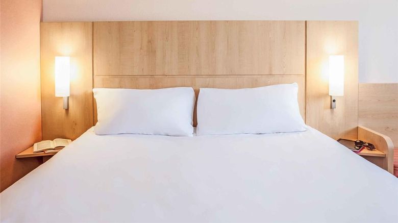<b>Ibis London Elstree Borehamwood Room</b>. Images powered by <a href="https://iceportal.shijigroup.com/" title="IcePortal" target="_blank">IcePortal</a>.