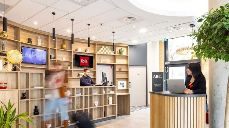 Ibis Marseille Centre Euromed Exterior