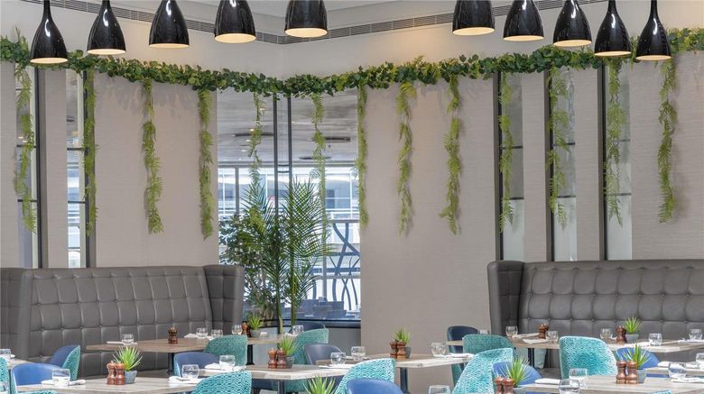 <b>Sofitel London Gatwick Hotel Restaurant</b>. Images powered by <a href="https://iceportal.shijigroup.com/" title="IcePortal" target="_blank">IcePortal</a>.