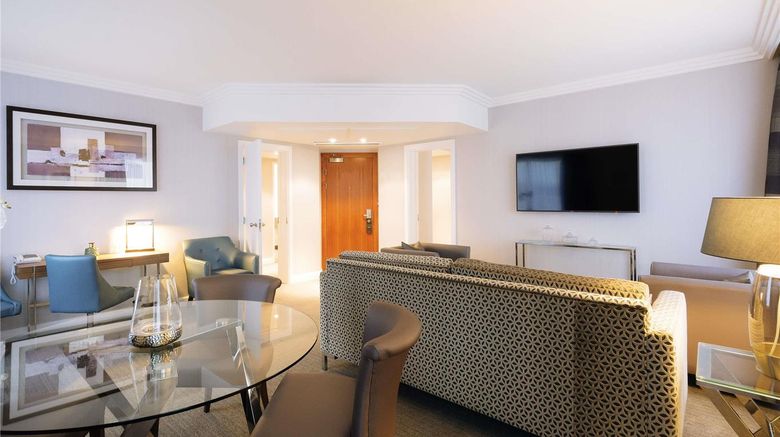 <b>Sofitel London Gatwick Hotel Suite</b>. Images powered by <a href="https://iceportal.shijigroup.com/" title="IcePortal" target="_blank">IcePortal</a>.