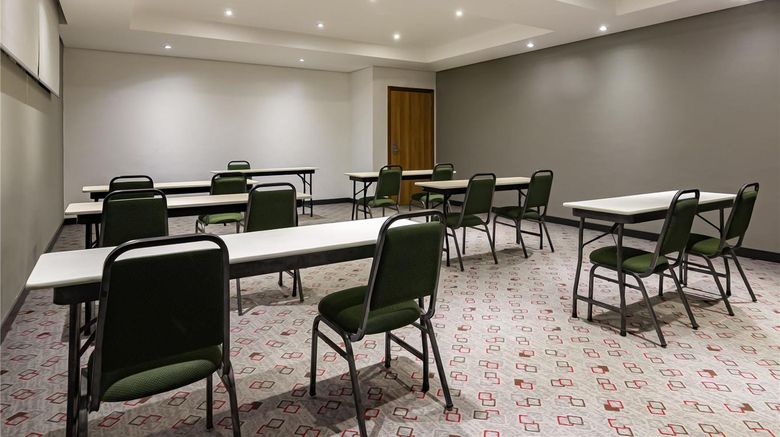 <b>Ibis Criciuma Meeting</b>. Images powered by <a href="https://iceportal.shijigroup.com/" title="IcePortal" target="_blank">IcePortal</a>.