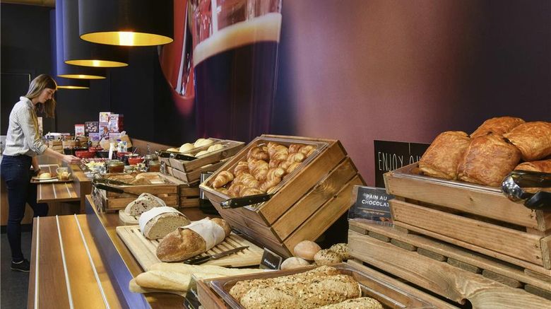 <b>Hotel Ibis Kortrijk Centrum Restaurant</b>. Images powered by <a href="https://iceportal.shijigroup.com/" title="IcePortal" target="_blank">IcePortal</a>.