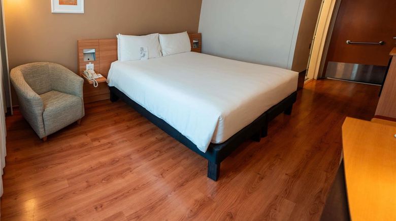 <b>Novotel Lima Room</b>. Images powered by <a href="https://iceportal.shijigroup.com/" title="IcePortal" target="_blank">IcePortal</a>.