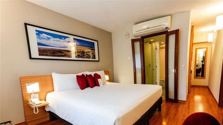 <b>Novotel Lima Room</b>. Images powered by <a href="https://iceportal.shijigroup.com/" title="IcePortal" target="_blank">IcePortal</a>.
