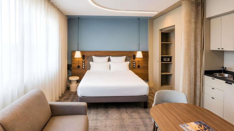 <b>Suite Novotel Rouen Normandie Room</b>. Images powered by <a href="https://iceportal.shijigroup.com/" title="IcePortal" target="_blank">IcePortal</a>.