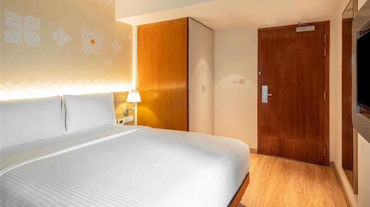 Ibis Mumbai Airport Suite