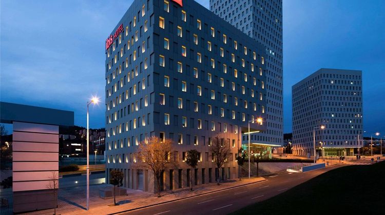 Ibis Barcelona Santa Coloma Exterior
