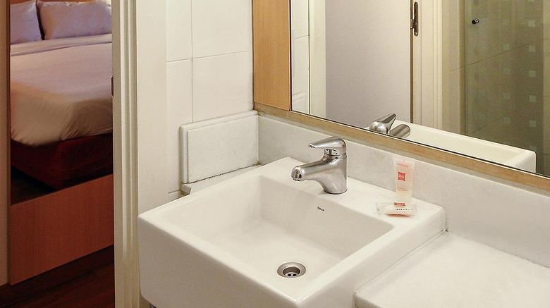<b>Hotel Ibis Buenos Aires Obelisco Room</b>. Images powered by <a href="https://iceportal.shijigroup.com/" title="IcePortal" target="_blank">IcePortal</a>.