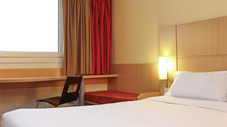 <b>Hotel Ibis Buenos Aires Obelisco Room</b>. Images powered by <a href="https://iceportal.shijigroup.com/" title="IcePortal" target="_blank">IcePortal</a>.