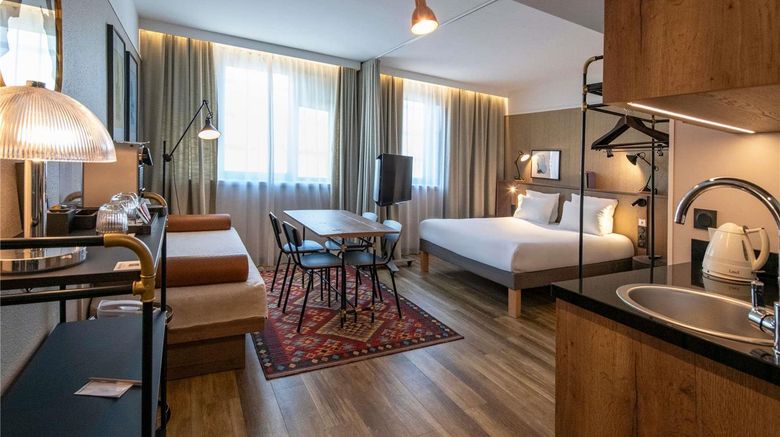 <b>Novotel Suites Nice Airport Room</b>. Images powered by <a href="https://iceportal.shijigroup.com/" title="IcePortal" target="_blank">IcePortal</a>.