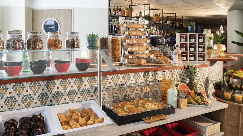 <b>Novotel Suites Nice Airport Restaurant</b>. Images powered by <a href="https://iceportal.shijigroup.com/" title="IcePortal" target="_blank">IcePortal</a>.