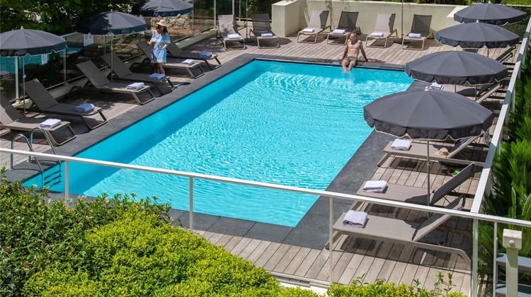 Novotel Suites Nice Airport Pool