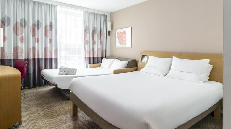 <b>Novotel Edinburgh Park Room</b>. Images powered by <a href="https://iceportal.shijigroup.com/" title="IcePortal" target="_blank">IcePortal</a>.