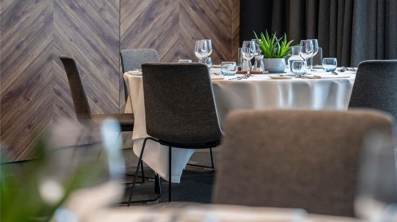 <b>Novotel Edinburgh Park Meeting</b>. Images powered by <a href="https://iceportal.shijigroup.com/" title="IcePortal" target="_blank">IcePortal</a>.