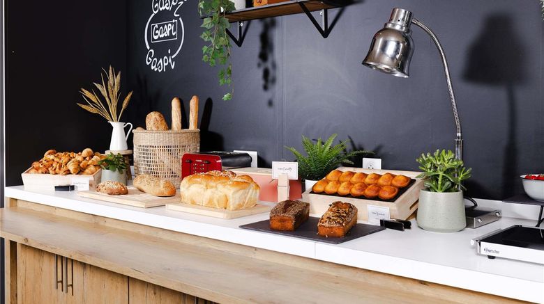 <b>Ibis Hotel Valenciennes Restaurant</b>. Images powered by <a href="https://iceportal.shijigroup.com/" title="IcePortal" target="_blank">IcePortal</a>.