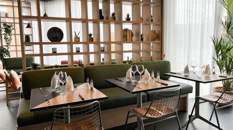 <b>Hotel Ibis Martigues Restaurant</b>. Images powered by <a href="https://iceportal.shijigroup.com/" title="IcePortal" target="_blank">IcePortal</a>.