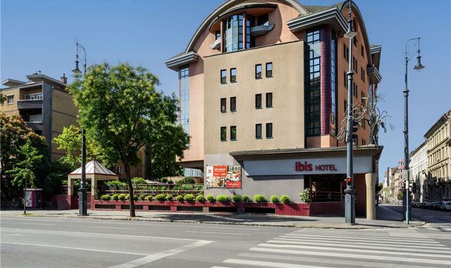 Ibis Budapest Heroes Square Exterior