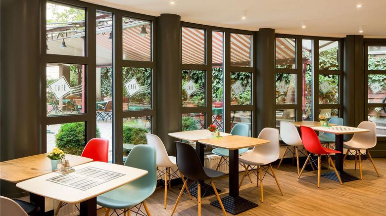 <b>Ibis Budapest Heroes Square Restaurant</b>. Images powered by <a href="https://iceportal.shijigroup.com/" title="IcePortal" target="_blank">IcePortal</a>.