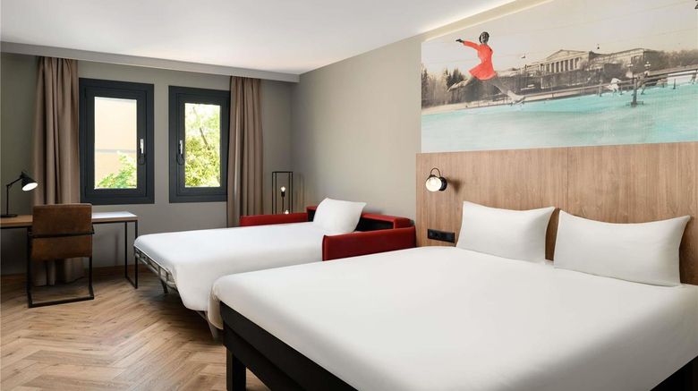 <b>Ibis Budapest Heroes Square Room</b>. Images powered by <a href="https://iceportal.shijigroup.com/" title="IcePortal" target="_blank">IcePortal</a>.