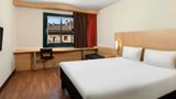 <b>Ibis Budapest Heroes Square Room</b>. Images powered by <a href="https://iceportal.shijigroup.com/" title="IcePortal" target="_blank">IcePortal</a>.
